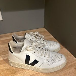 Veja sneakers size 7